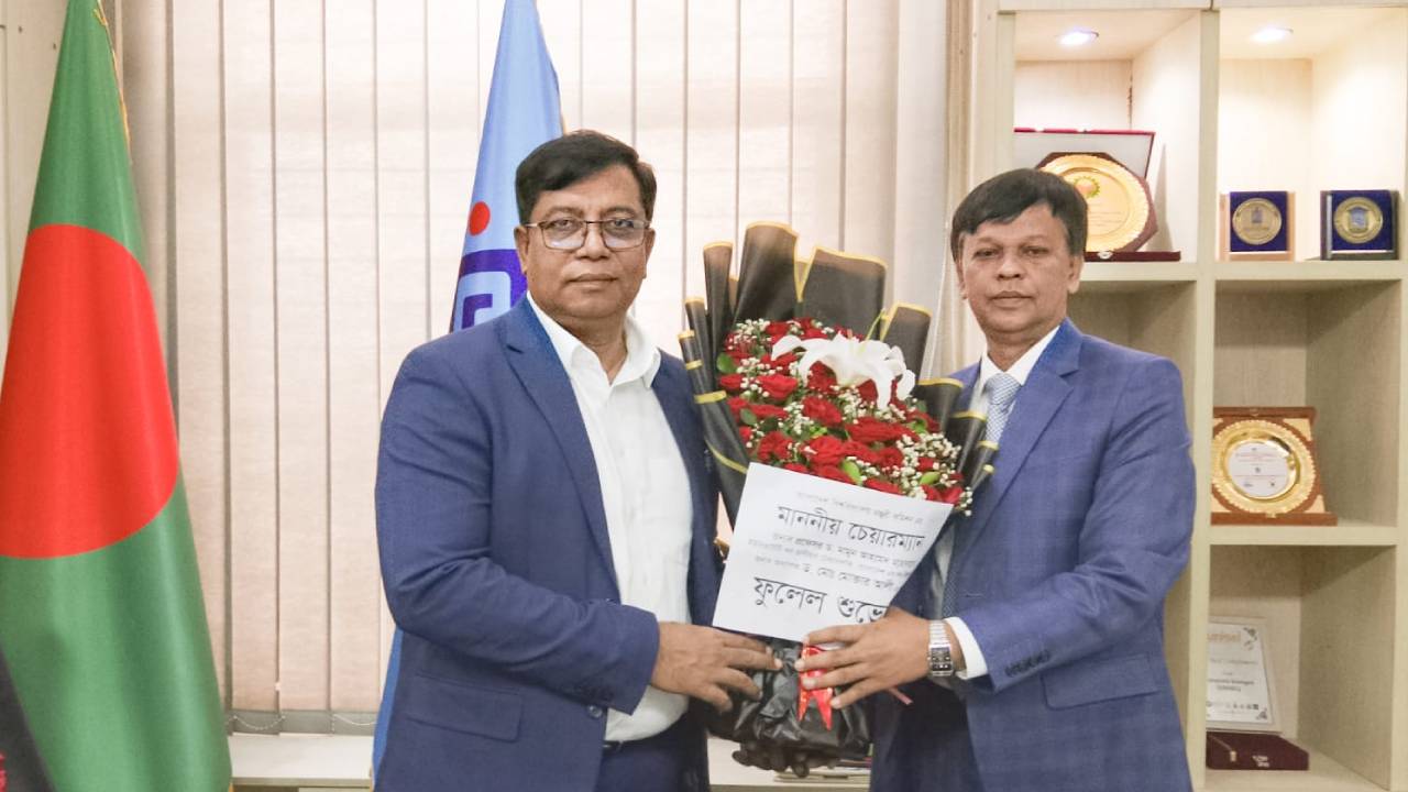 ইউজিসি চেয়ারম্যানের সঙ্গে ইউএফটিবি উপাচার্যের সৌজন্য সাক্ষাৎ