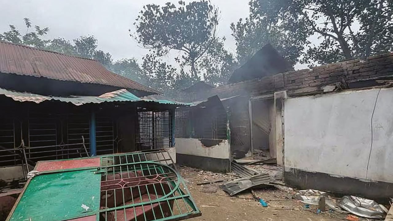 মাদক ব্যবসার অভিযোগে বাড়ি ভাঙচুর-অগ্নিসংযোগ, মা-ছেলে আটক