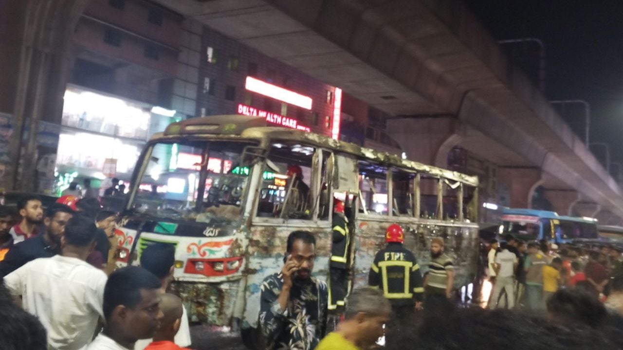 দুর্ঘটনাকবলিত বাস