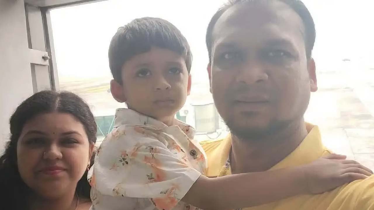 কলকাতায় হোটেলে আগুন: স্ত্রী-সন্তানসহ বাংলাদেশি সাংবাদিকের মৃত্যু