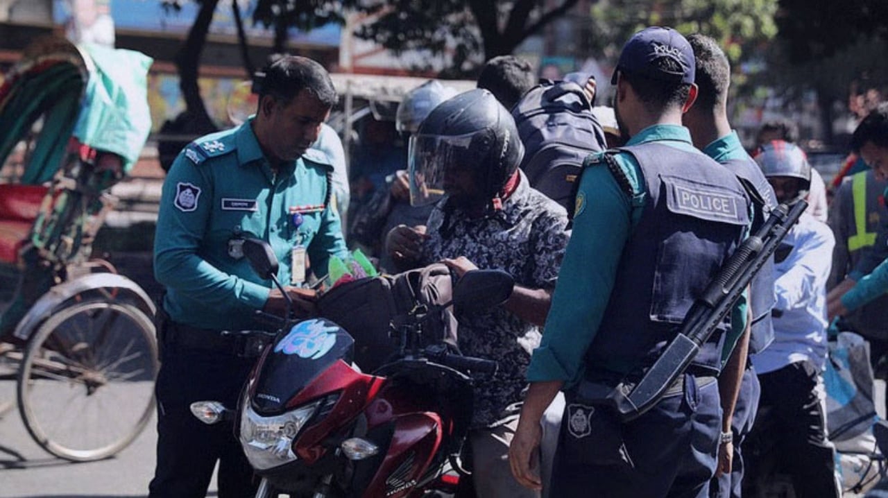 রাজধানীতে নিরাপত্তা জোরদার, সতর্ক অবস্থানে পুলিশ