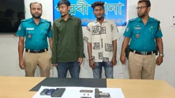 পল্লবীতে পুলিশের চেকপোস্টে পালানোর চেষ্টা, পিস্তল-গুলিসহ দুই যুবক গ্রেপ্তার