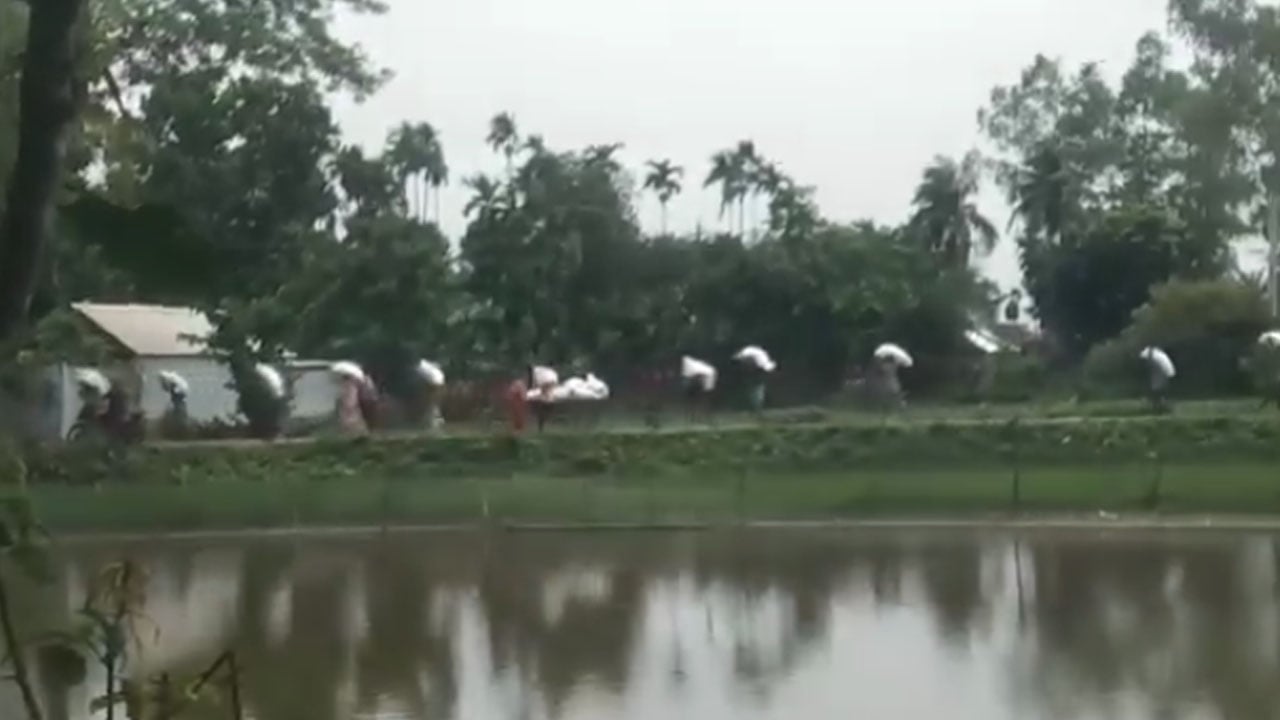 সার না পেয়ে কুড়িগ্রামে গুদাম লুট