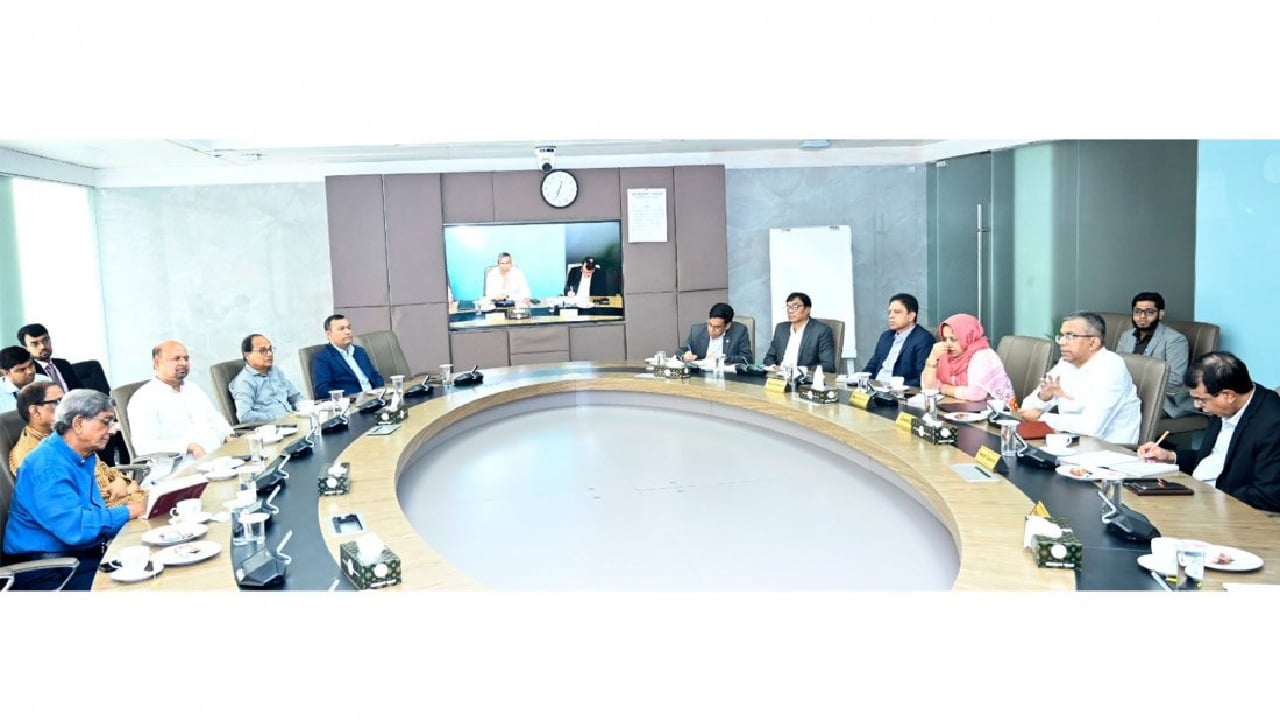 ব্যাংকিং খাতকে রাজনৈতিক প্রভাবমুক্ত রখা হবে: গভর্নর