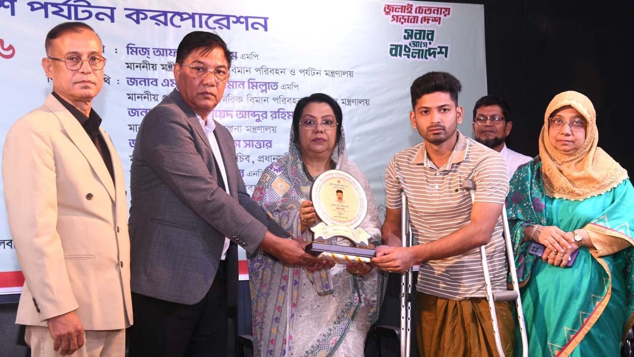 পর্যটনের হোটেলে জুলাই যোদ্ধাদের ৩৬ শতাংশ ছাড়, জানালেন মন্ত্রী