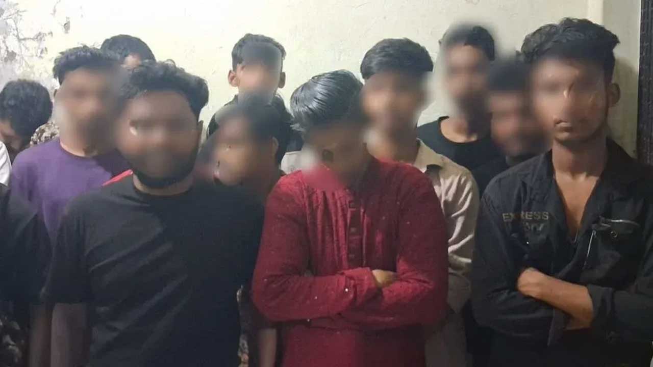 গ্রেপ্তারকৃতদের একাংশ