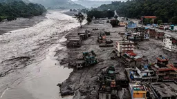 নেপাল-তিব্বতে আকস্মিক বন্যায় প্রাণহানি বেড়ে ১৩০৮