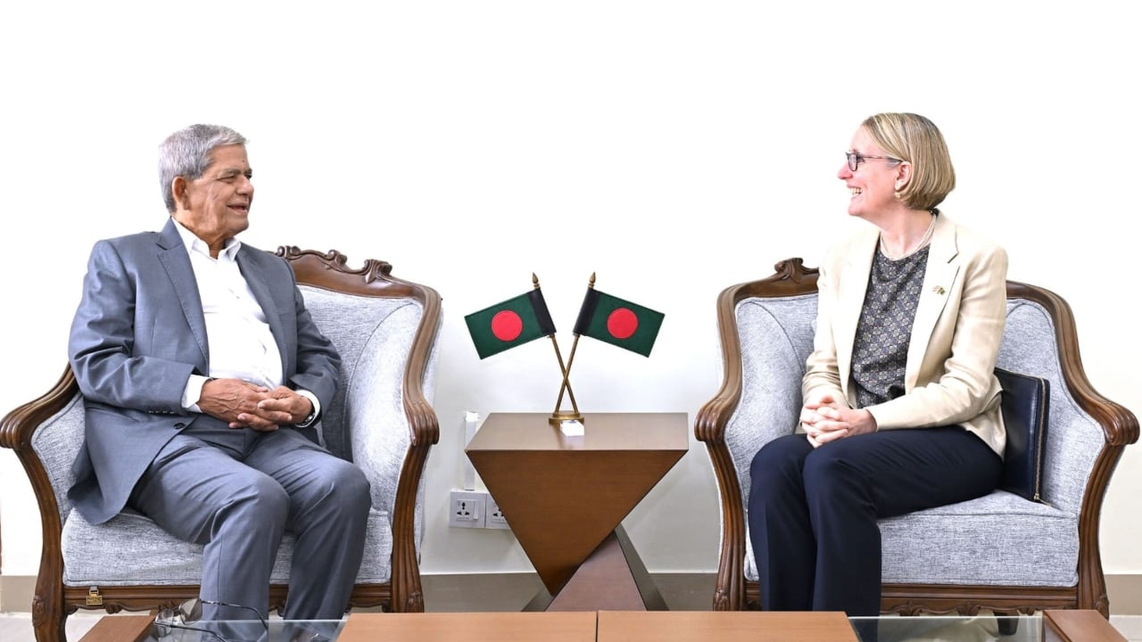 গণতন্ত্র শক্তিশালীকরণে সহযোগিতার আশ্বাস যুক্তরাজ্যের