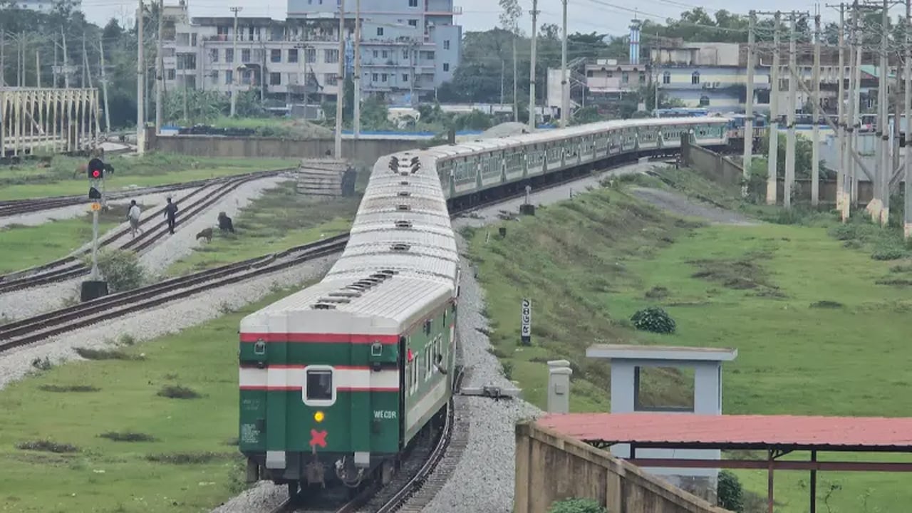 ঢাকা-কক্সবাজার রুটে ট্রেনের নতুন ভাড়া নির্ধারণ, এসি-ননএসি কোনটায় কত