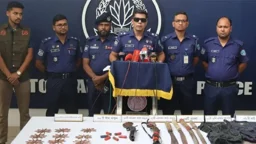 রাউজানে চাঁদাবাজদের সঙ্গে গোলাগুলিতে ১২ পুলিশ সদস্য আহত, অস্ত্রসহ গ্রেপ্তার ১