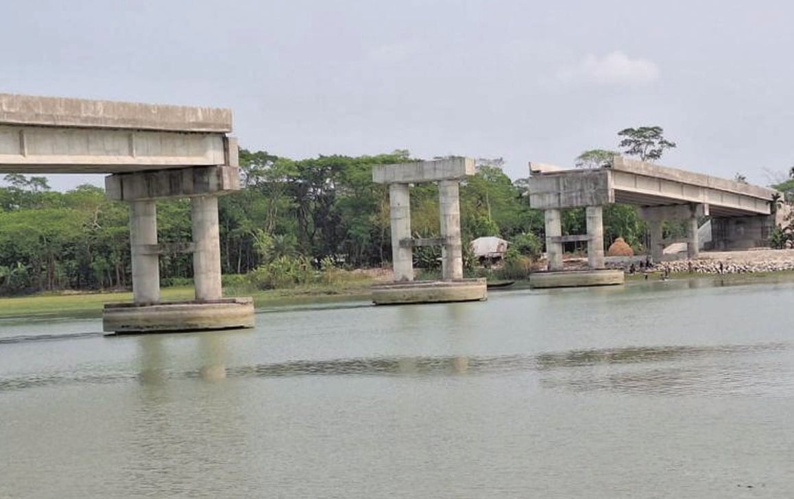 ৮ বছরেও কাজ শেষ হয়নি নেহালগঞ্জ সেতুর, ভোগান্তিতে লাখো মানুষ