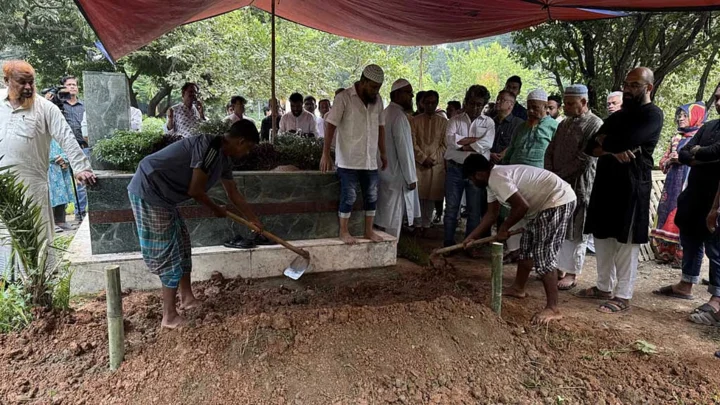 বুদ্ধিজীবী কবরস্থানে শায়িত হলেন সাংবাদিক তৌফিক ইমরোজ খালিদী