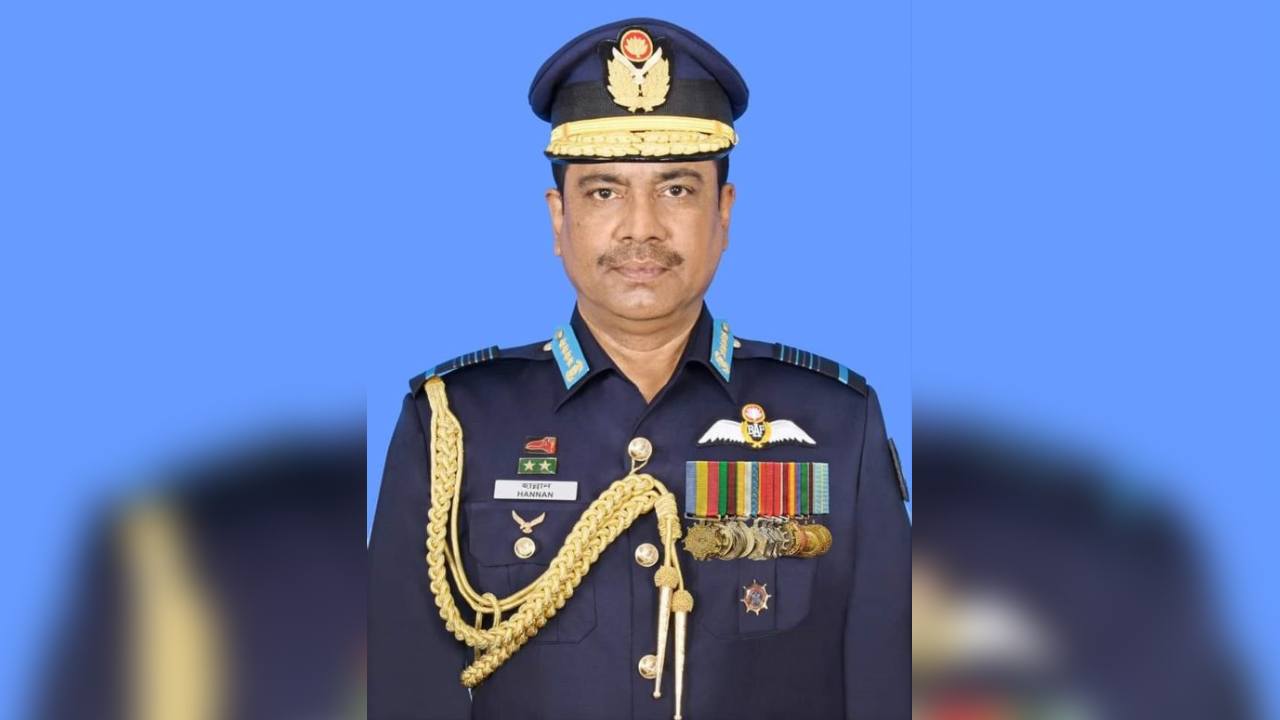 বিমানবাহিনীর সাবেক প্রধান শেখ আব্দুল হান্নান কাতারে গ্রেপ্তার