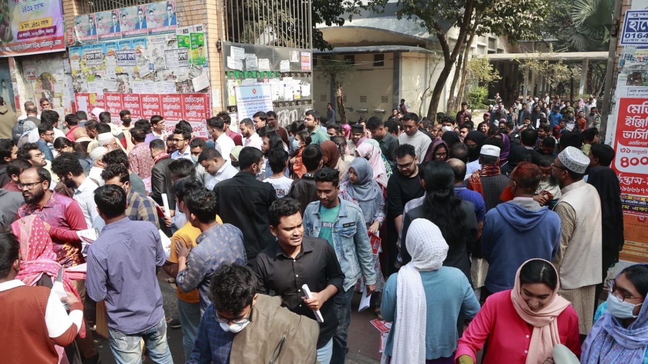 অর্থনৈতিক নিরাপত্তা নিয়ে তরুণদের মধ্যে বাড়ছে উদ্বেগ