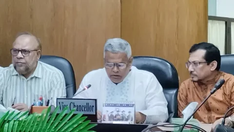 রাবিতে সাংবাদিক পেটানোর ঘটনায় ৪ জনের ছাত্রত্ব বাতিলের সুপারিশ