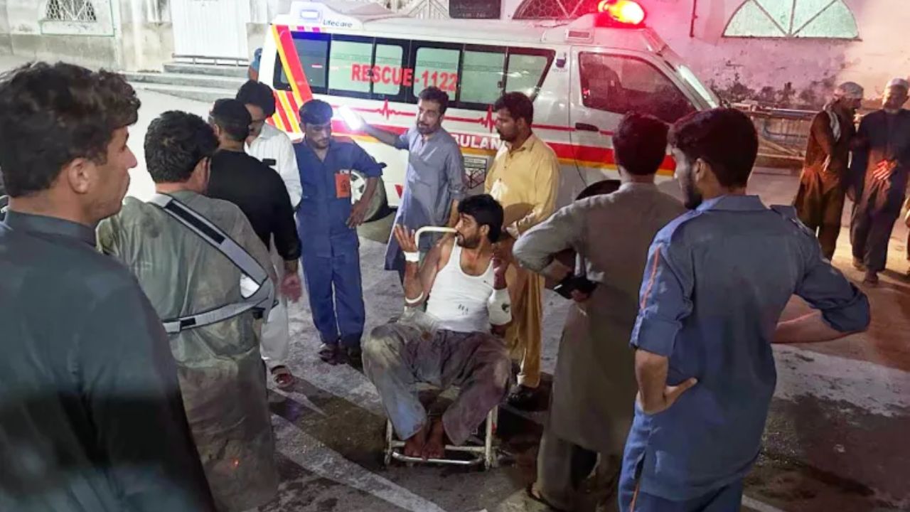 পাকিস্তানে পুলিশ ফাঁড়িতে ভয়াবহ হামলা,  ১১ কর্মকর্তাসহ নিহত ২৬