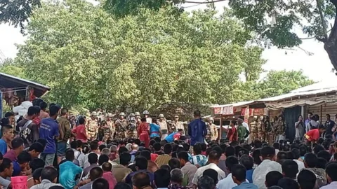 খাগড়াছড়ি ও রাঙামাটিতে শনিবার অর্ধদিবস সড়ক অবরোধ