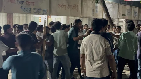 কনসার্টে স্টেজে বসা নিয়ে ছাত্রদলের দুই গ্রুপের সংঘর্ষ, আহত ৩