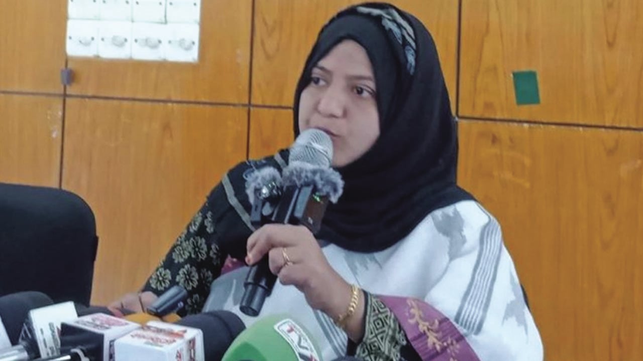 আপা ডাকায় নয়, বাসি মিষ্টি বিক্রির দায়ে বনফুলকে জরিমানা