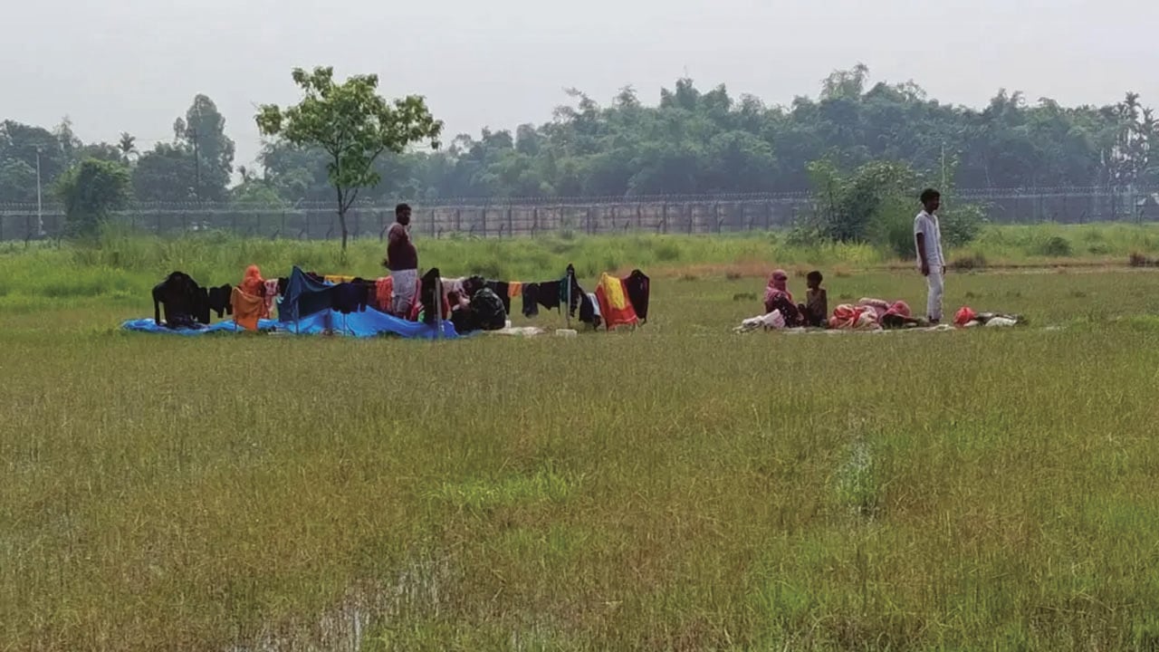 তিন দিন ধরে রোদ-বৃষ্টির মধ্যে শূন্যরেখায় ১০ জন