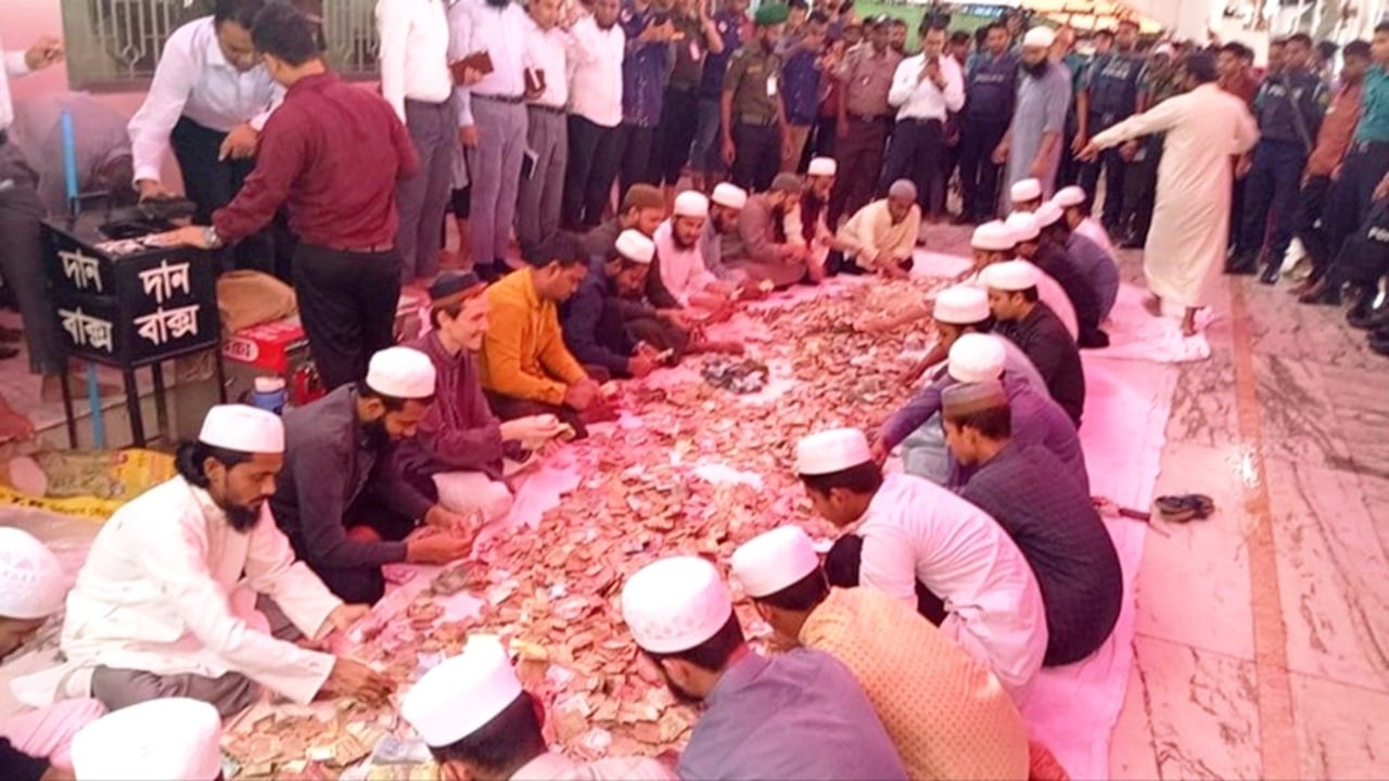 শাহজালাল (রহ.) মাজারের দানবাক্সে তিন দিনে ১৮ লাখ টাকা