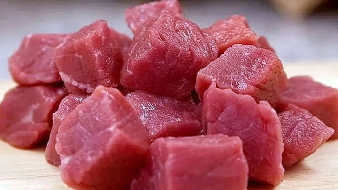 গরুর মাংস কতটুকু খাবেন