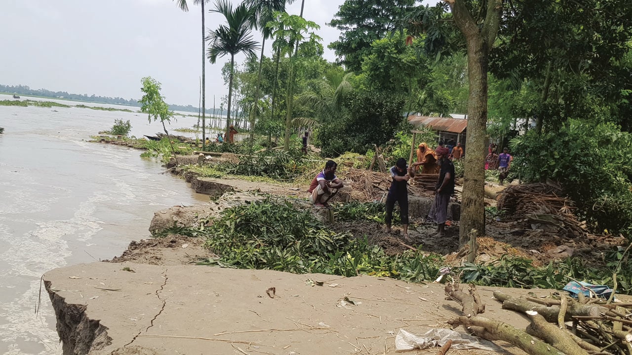 ‘ওই চরে হামার বাড়ি ছিলো, নদী নিয়া গেছে’