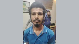 বীরশ্রেষ্ঠ হামিদুর রহমানের ভাস্কর্যে জুতার মালা দেওয়ার ঘটনায় আটক ১