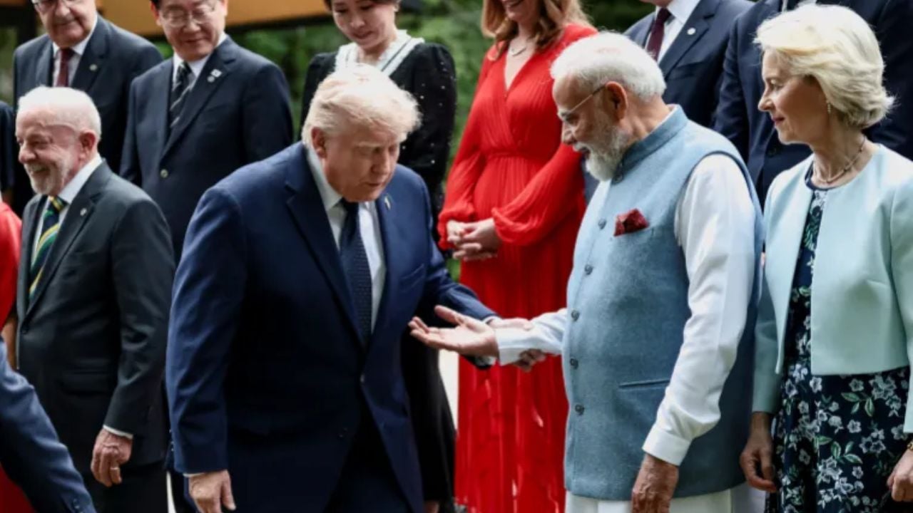 ফ্রান্সে অনুষ্ঠিত জি৭ শীর্ষ সম্মেলনে মার্কিন প্রেসিডেন্ট ডোনাল্ড ট্রাম্প ও ভারতের প্রধানমন্ত্রী নরেন্দ্র মোদি