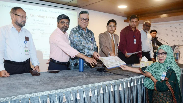 পেপারলেস হচ্ছে জাতীয় বিশ্ববিদ্যালয়