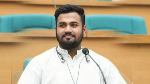 পরীক্ষায় চ্যাটজিপিটি দিয়ে নকল, শাস্তি পেলেন ডাকসু ও শিবির নেতা