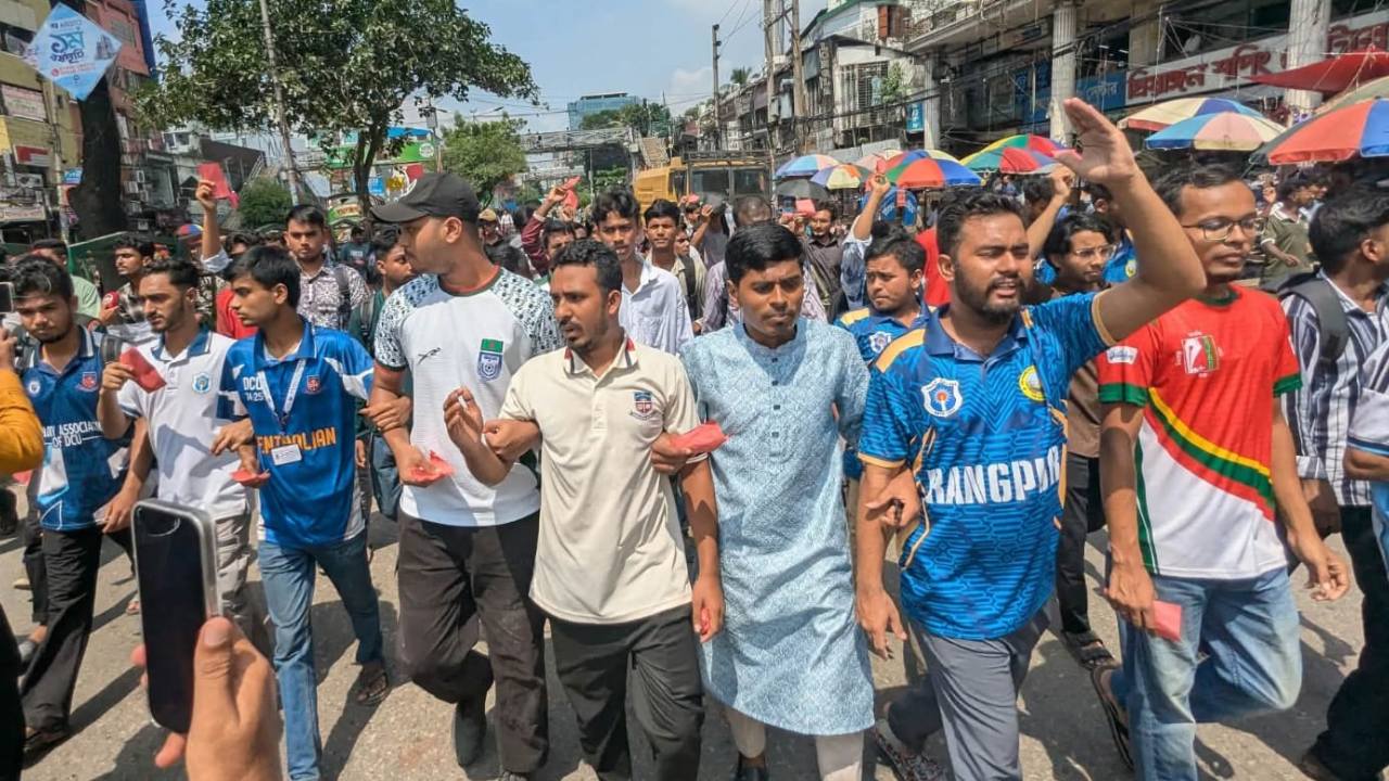 ভিসির বিবৃতি প্রত্যাখ্যান, সায়েন্সল্যাবে শিক্ষার্থীদের অবস্থান