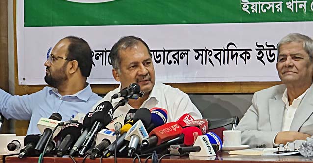 রাজনীতিকে সংসদের বাইরে নিয়ে যাওয়ার অপচেষ্টা চলছে: তথ্যমন্ত্রী