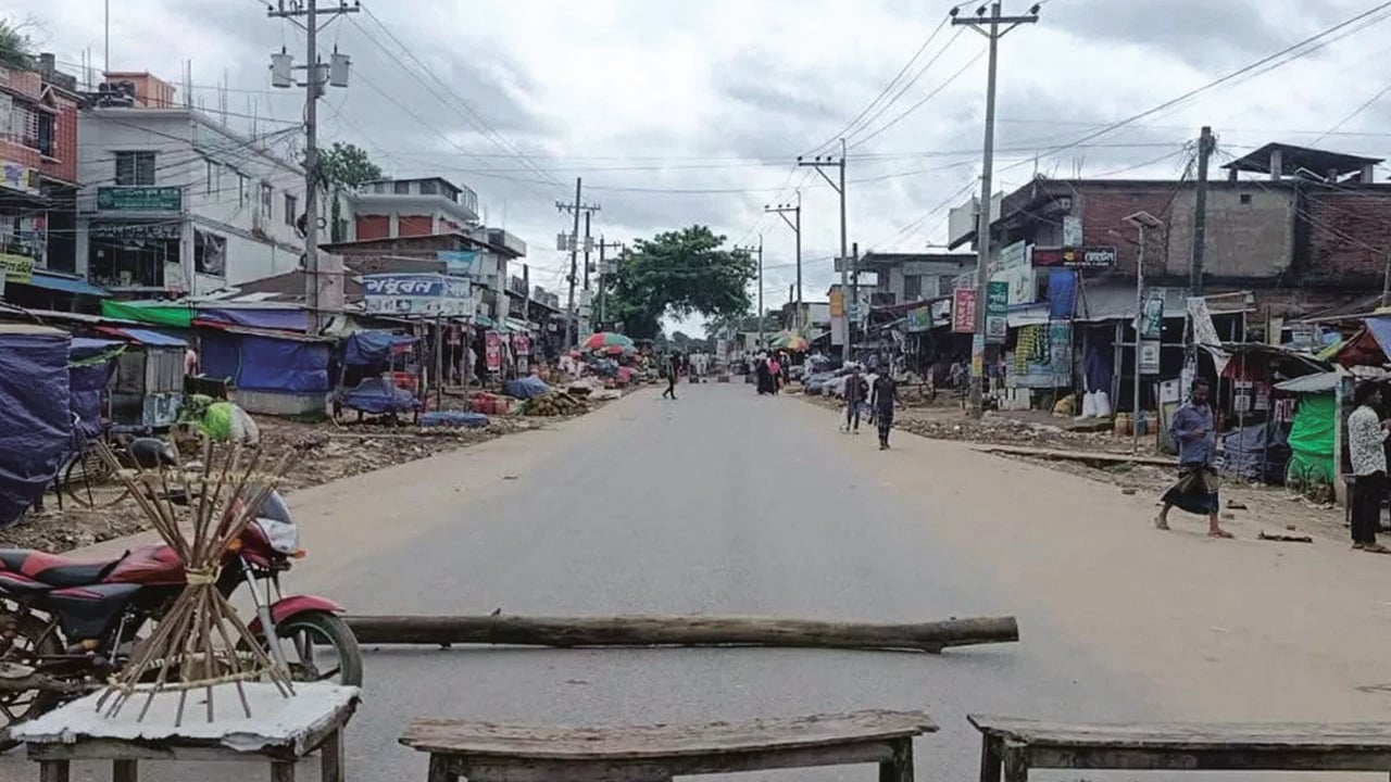 ফটিকছড়িতে ৪৮ ঘণ্টার হরতাল, অচল খাগড়াছড়ি-ঢাকা মহাসড়ক