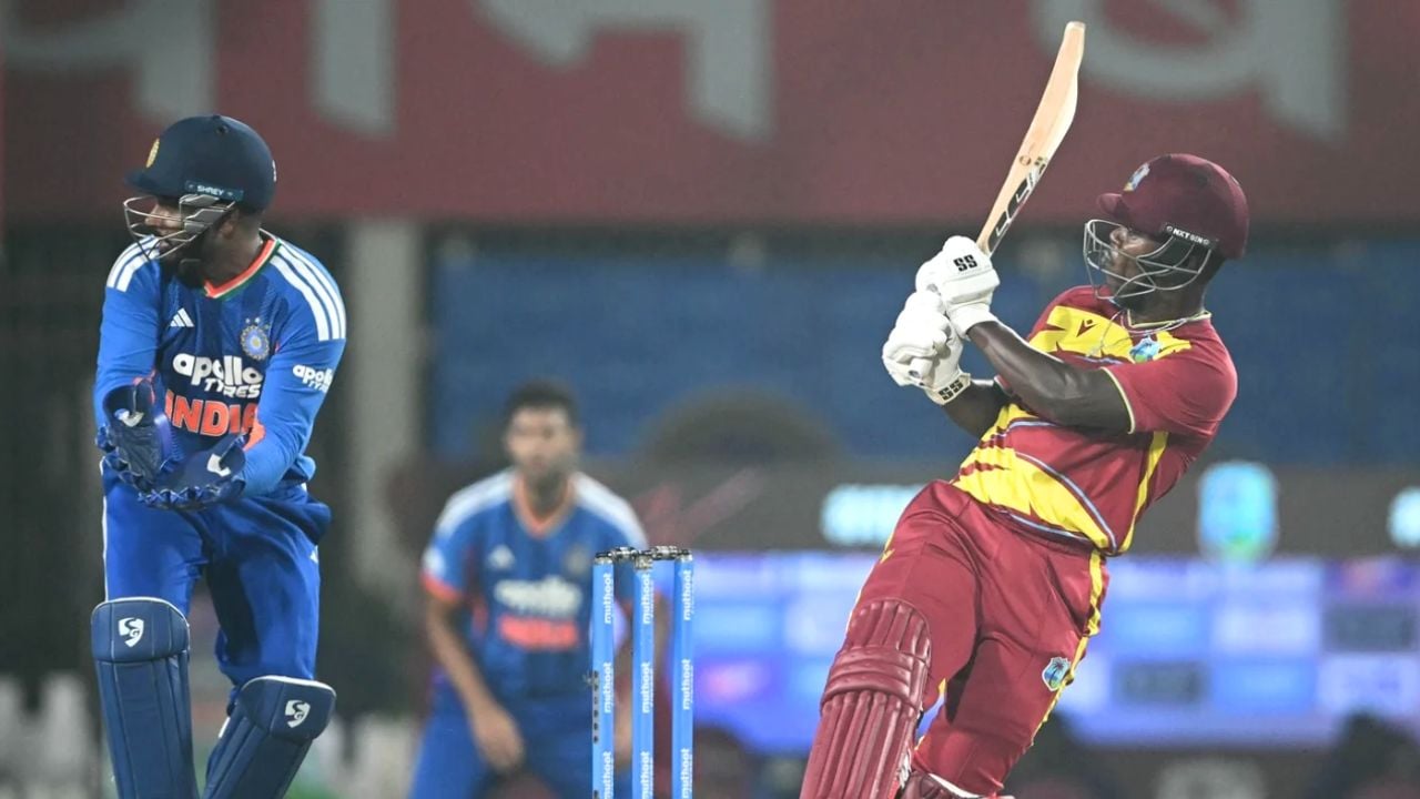 ৩৭ বলে ৮৪ রান করেন শেরফান রাদারফোর্ড