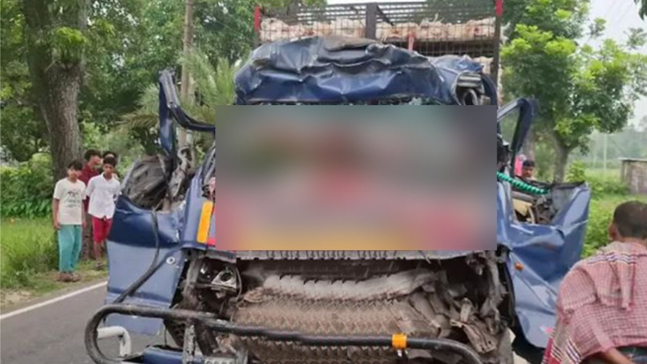 টাঙ্গাইলে বাঁশবোঝাই ট্রাকে পিকআপের ধাক্কা, নিহত ৪