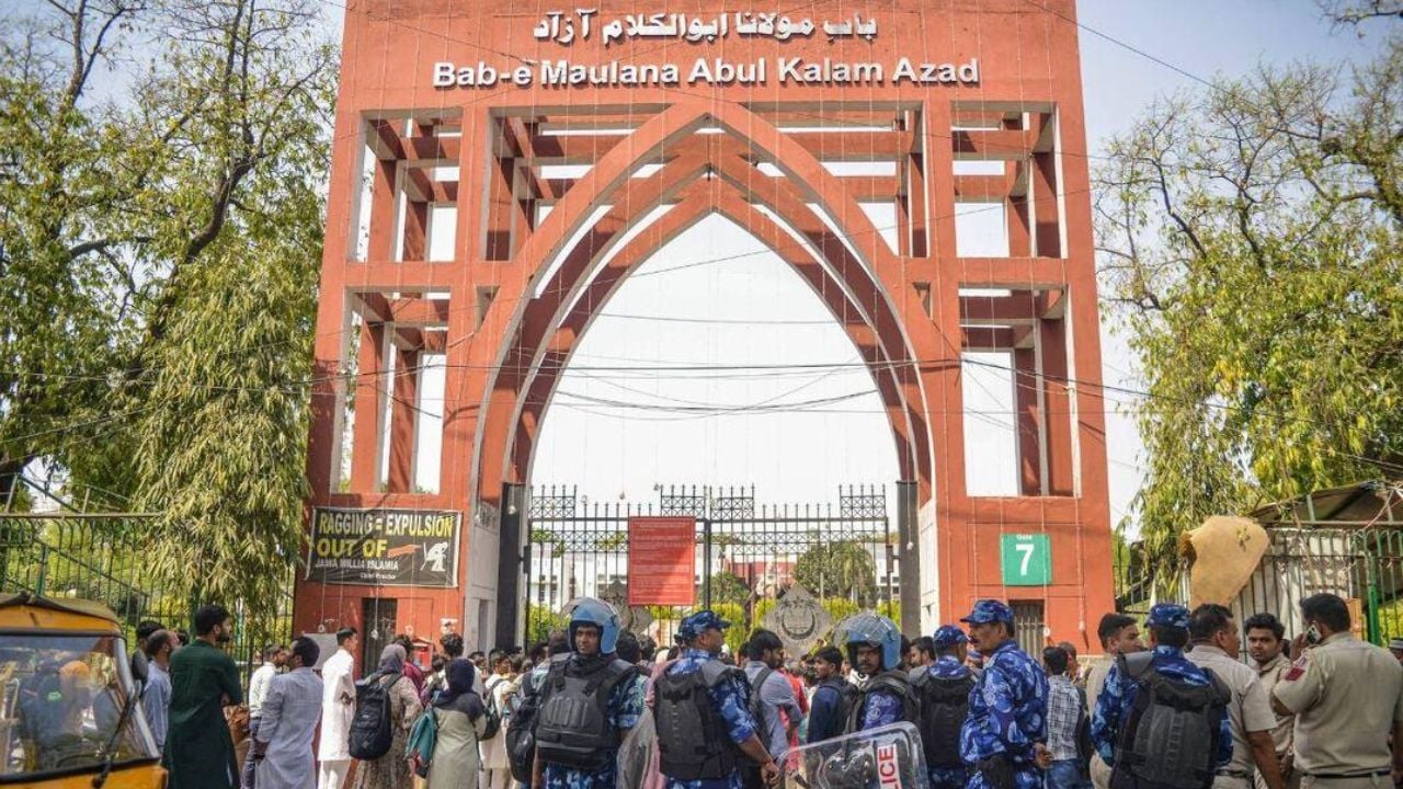ভারতে জামিয়া বিশ্ববিদ্যালয়ে বিক্ষোভ, ‘ফ্রি কাশ্মীর’ স্লোগানের অভিযোগ 