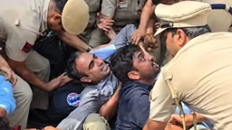 ভারতে সিইসির পদত্যাগের দাবিতে যন্তর মন্তরে বিক্ষোভ, আটক ৭ শতাধিক 