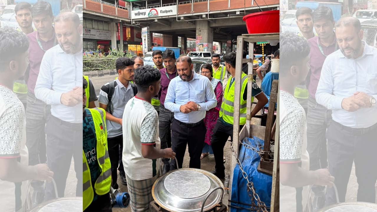 কাজীপাড়া মেট্রোরেল স্টেশনের নিচ থেকে অবৈধ স্থাপনা উচ্ছেদ