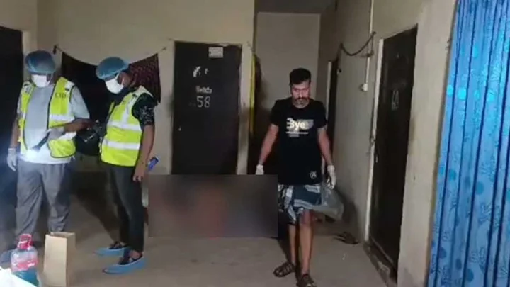 তালাবদ্ধ ঘরে দুর্গন্ধ, ভেতরে মিলল ৩ জনের লাশ