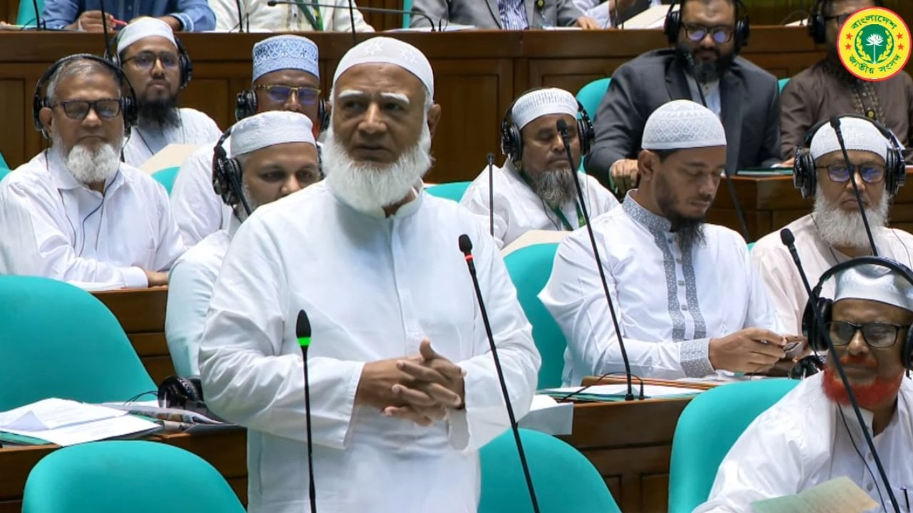 ট্যাক্স বাড়াতে চাঁদাবাজ ও দুর্নীতিবাজদের দৌরাত্ম্য কমানোর আহ্বান