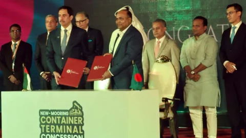 ডিপি ওয়ার্ল্ডের হাতেই গেলো চট্টগ্রাম বন্দরের এনসিটি, চুক্তি সই