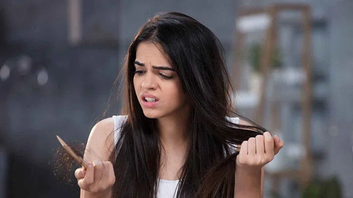 চুল পড়া কমাতে খাবেন ১৪ খাবার