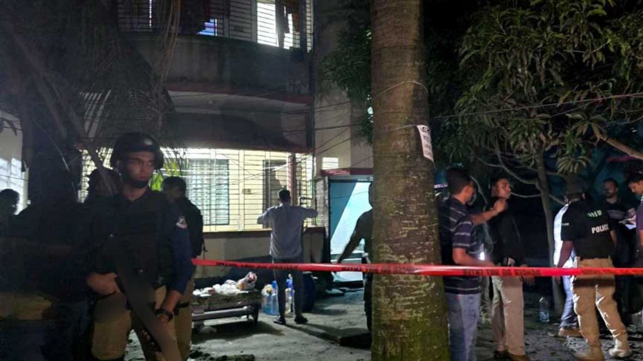 সাভারে সিটিটিসির অভিযান: জেএমবির লিফলেট, পাইপ বোমাসহ আটক ১