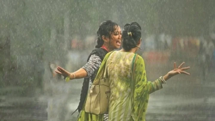 বৃষ্টিতে ভেজার উপকারিতা