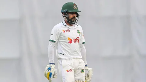 বাংলাদেশের লিড ১০০ ছাড়ালো, আলোকস্বল্পতায় খেলা বন্ধ