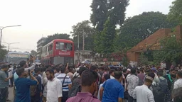 যুব উন্নয়নের প্রশ্নফাঁস, রাজধানীর বিভিন্ন স্থানে সড়ক অবরোধ