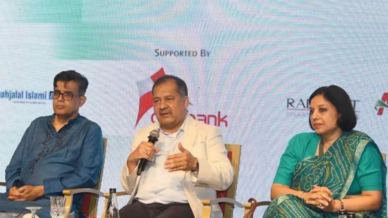 সাংবাদিকদের অ্যাক্টিভিস্ট হওয়া উচিত নয়: তথ্যমন্ত্রী