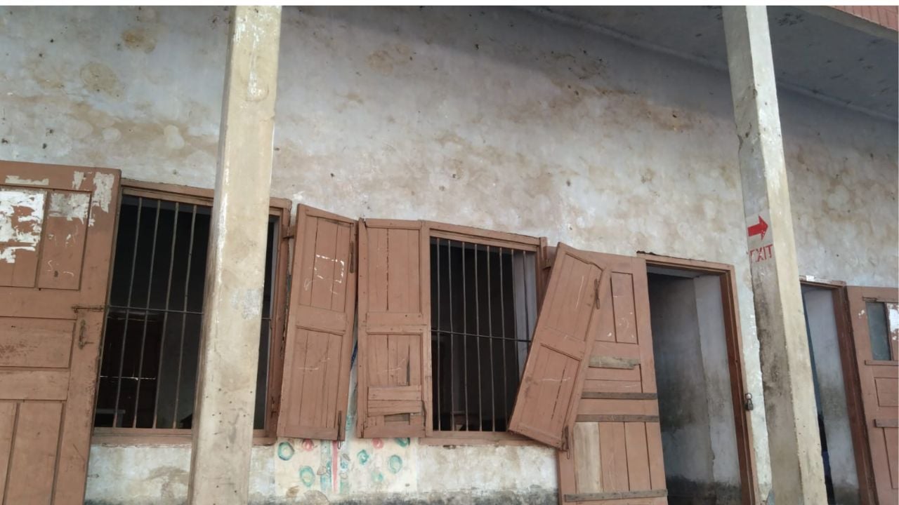 বিষয়ভিত্তিক শিক্ষক সংকটে দায়সারা পাঠদান, নাজুক মাধ্যমিক শিক্ষা
