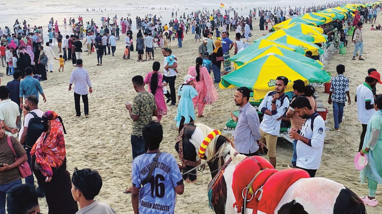 কক্সবাজারে হোটেল বুকিং বাতিল ৫০ হাজার পর্যটকের, ক্ষতি শত কোটি টাকা